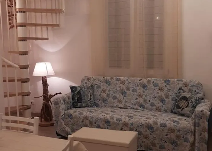 Magnolia Campofelice Di Roccella